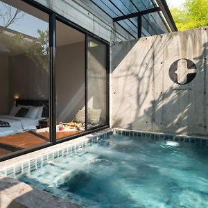 Cherlock Hotel